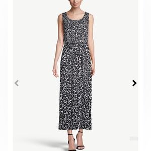 NWT Chico’s Black & White Pattern Sleeveless Maxi Dress